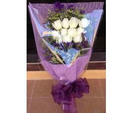 F40 12PCS WHITE ROSES BOUQUET WITH PURPLE WRAPS
